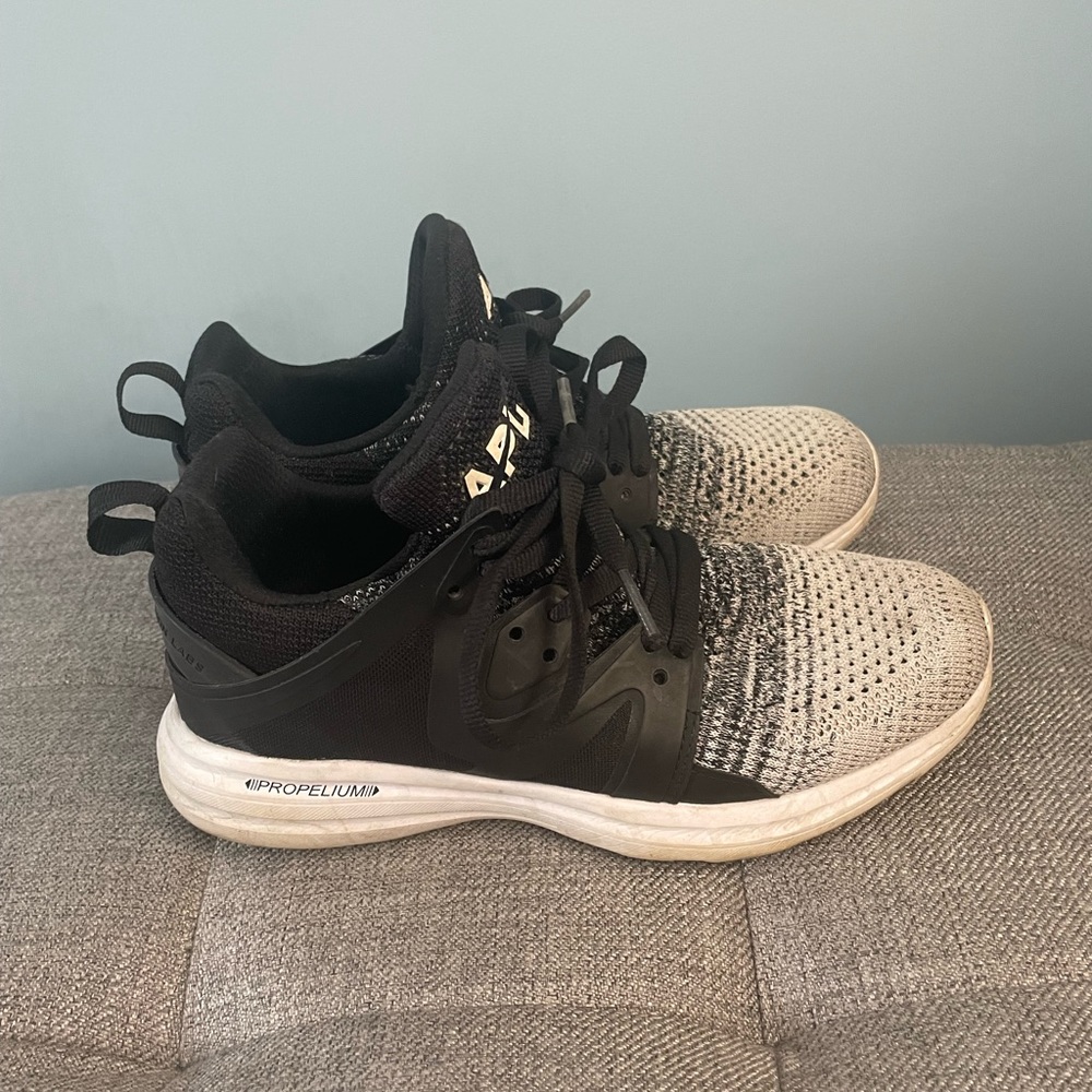 💗APL WOMENS SNEAKER ATHLETIC SHOES SIZE 7 EXCELLENT CONDITION - Picture 4 of 6